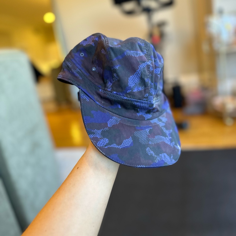 Lululemon hat - Picture 3 of 5